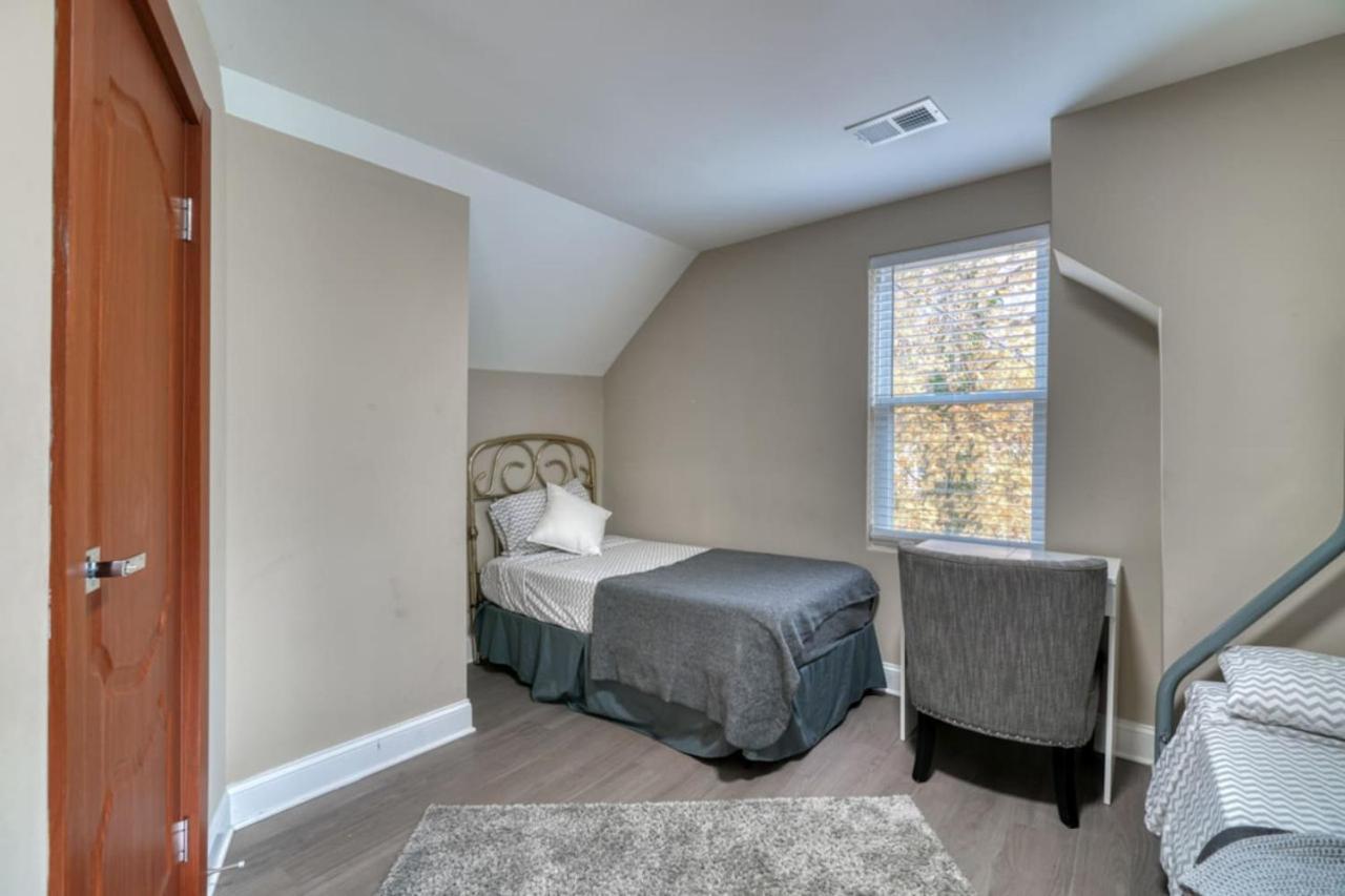 5 Bedrooms With A Gameroom Holiday home *