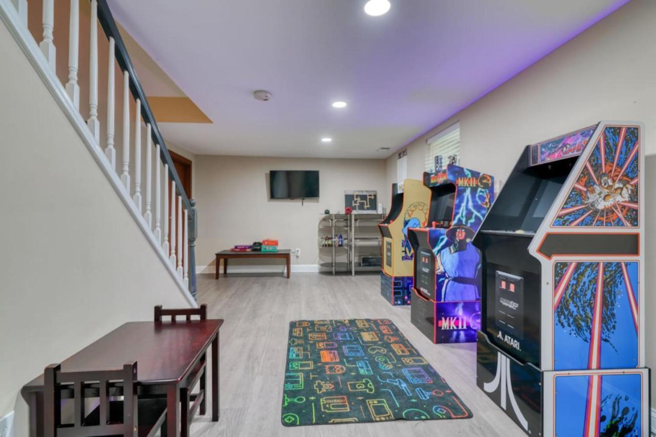 5 Bedrooms With A Gameroom Holiday home